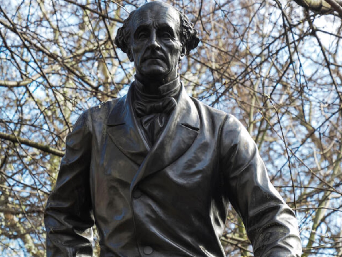 Estatua de John Stuart Mill en Londres