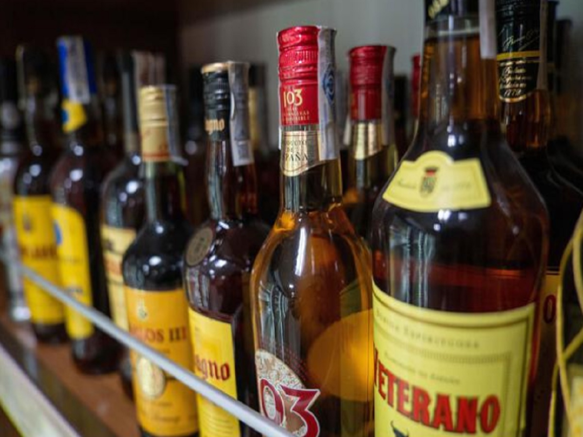 Bebidas alcohólicas de importación en tienda