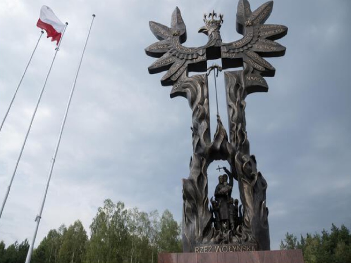 Memorial víctimas de Volinia, Domostawa, Polonia